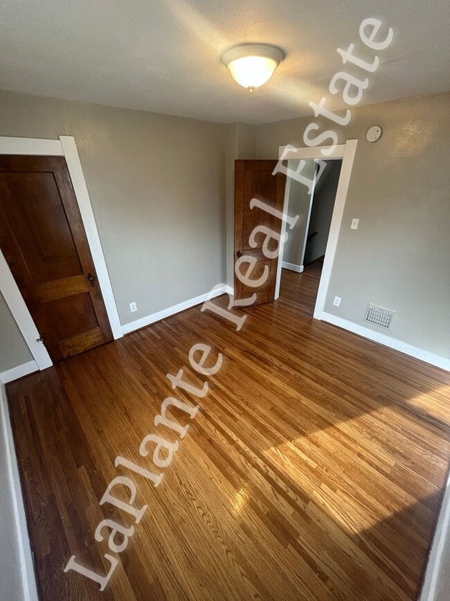 Building Photo - Cozy 3-Bedroom Home in West Toledo