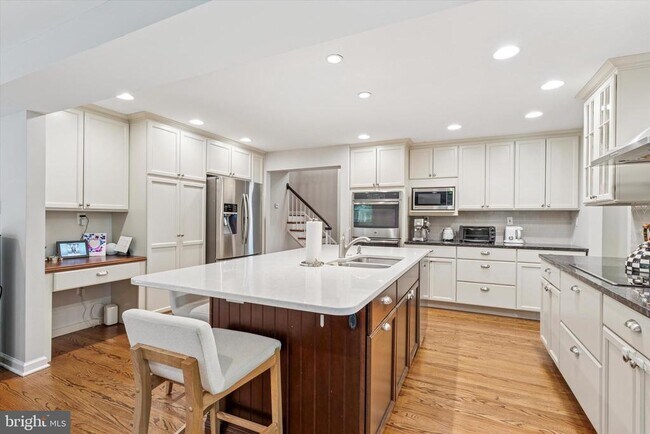 Building Photo - 903 Sulgrave Ln