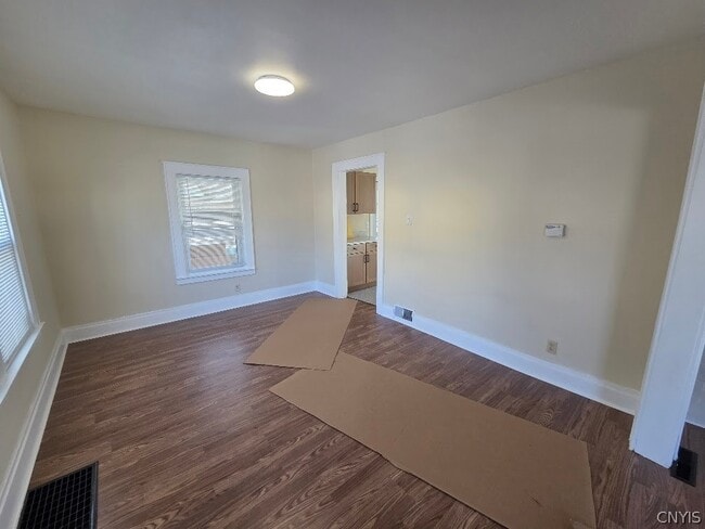 Building Photo - 210 N Midler Ave