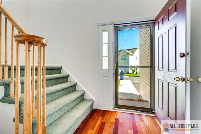 Building Photo - 9 E Burgess Dr