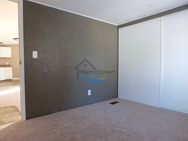 Building Photo - Beautiful & Clean 2 Bed 1 Bath Manufacture...