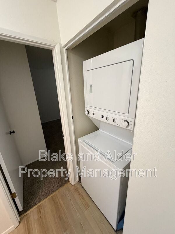 Building Photo - 5533 SW Lombard Ave