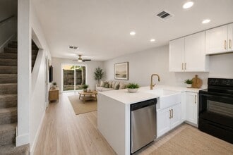 Building Photo - 11000 Kinghurst Dr