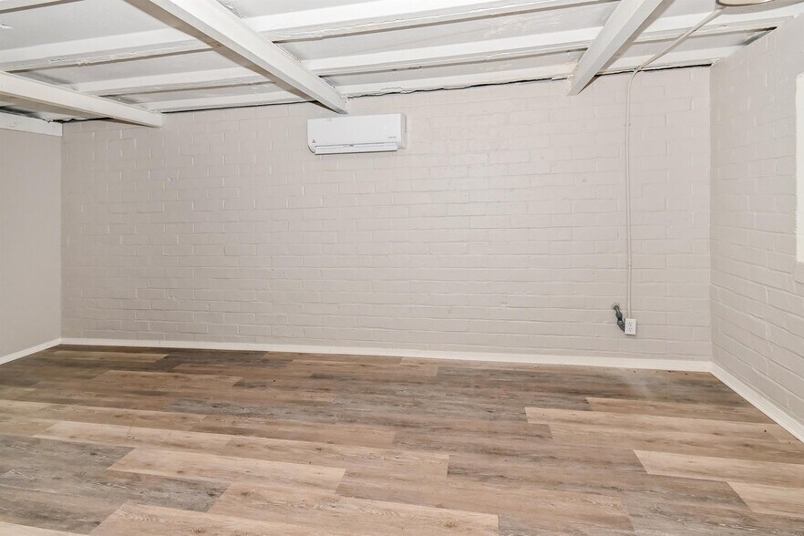 Building Photo - 1531 N Indianapolis Ave