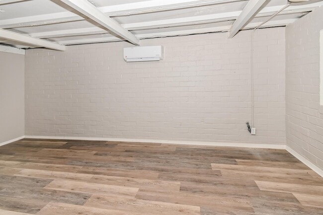 Building Photo - 1531 N Indianapolis Ave