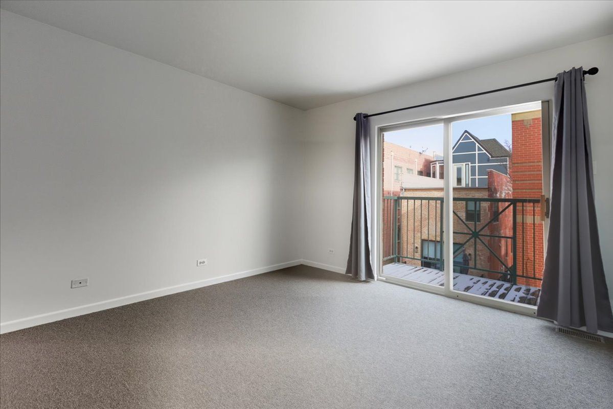 Building Photo - 4530 S Woodlawn Ave