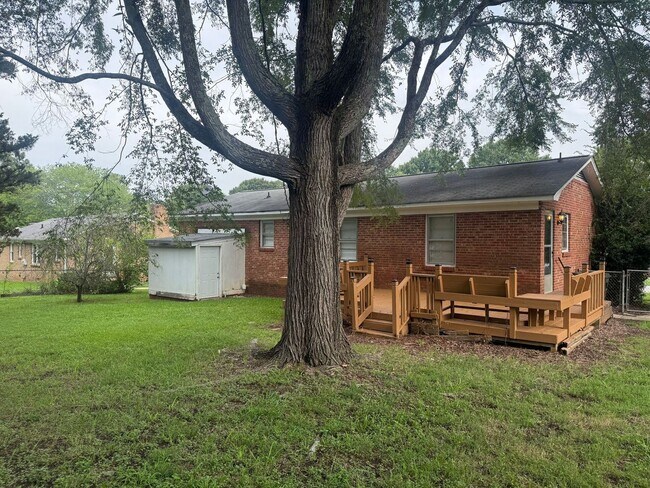 Building Photo - 1570 Marett Blvd
