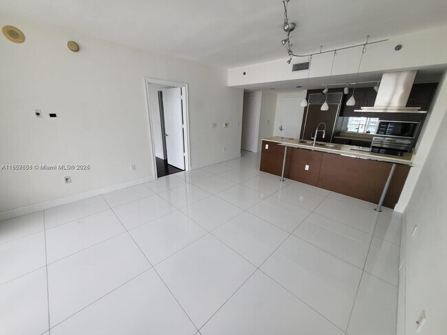 Building Photo - 485 Brickell Ave