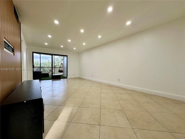 Building Photo - 3470 Foxcroft Rd