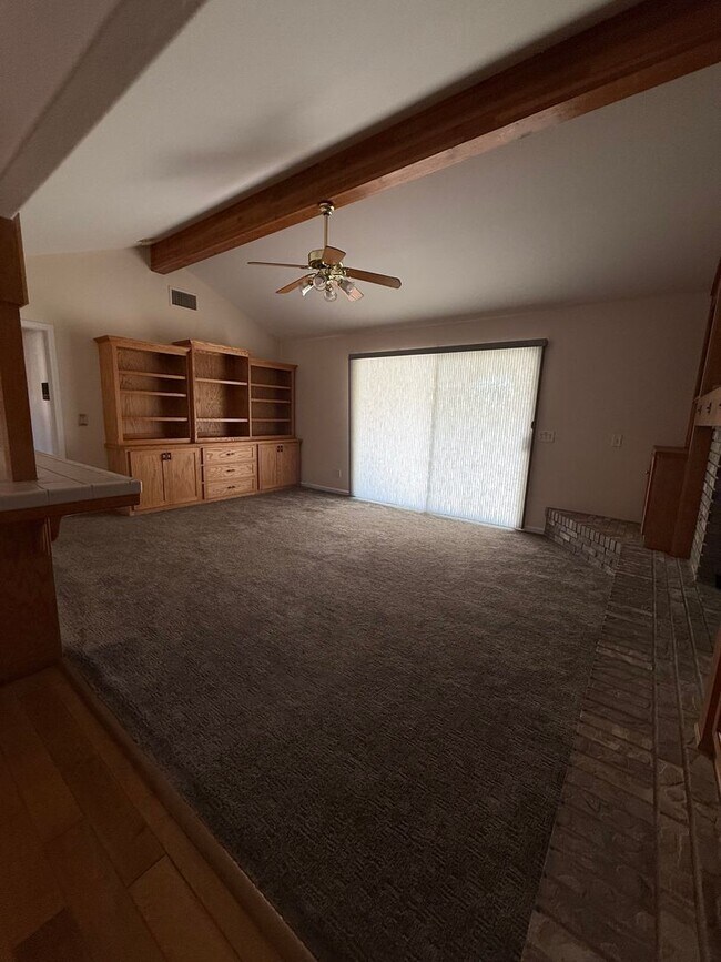 Building Photo - Beautiful 3-bedroom 2 bathroom Home for rent in Madera