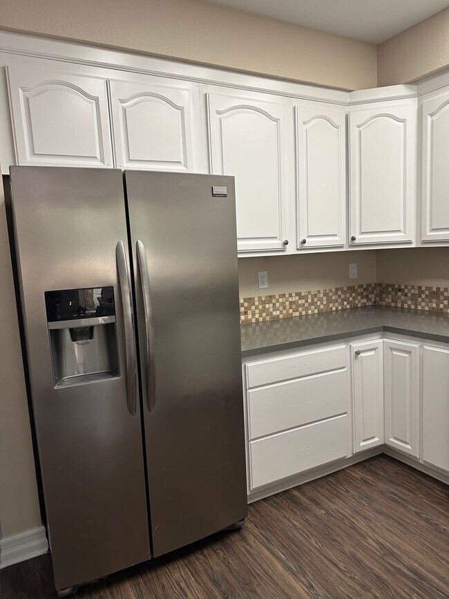 Building Photo - Centrally Located 2 Bedroom & 2 Bathroom Townhome w/ Garage in Cabo Bahia Community