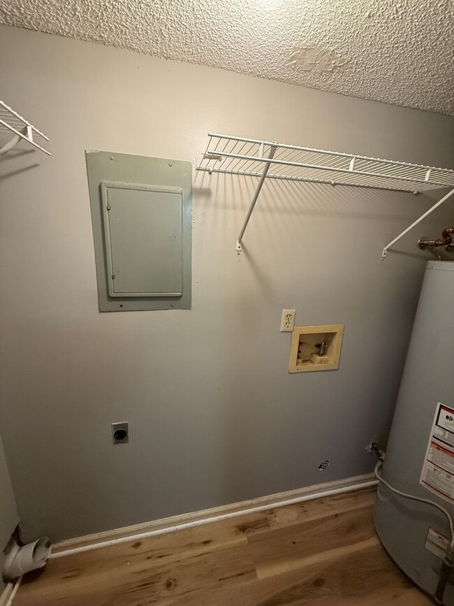 Building Photo - 132 Pebble Ct