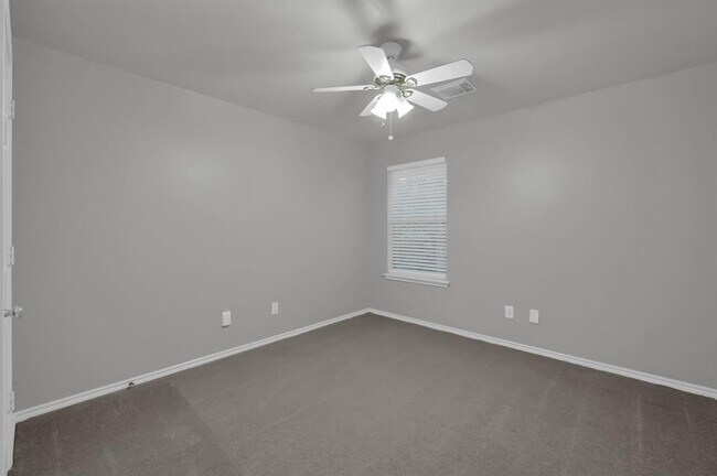 Building Photo - 27 S Villa Oaks Dr
