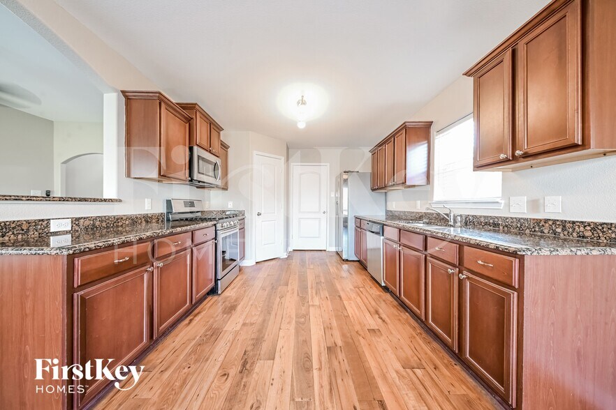 Building Photo - 2029 Cone Flower Dr