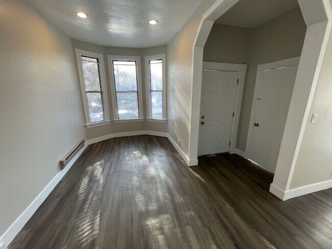 Building Photo - 1946 E 20th St