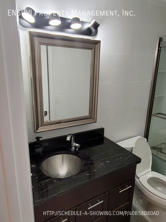 Building Photo - 14220 N Bayshore Dr