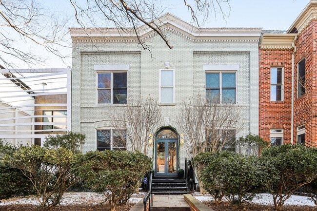 Building Photo - Live Bright in Shaw: Your Perfect One-Bedroom Awaits