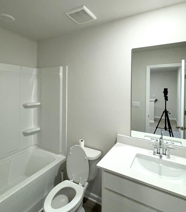 Building Photo - 3635 Shore Wood Ave