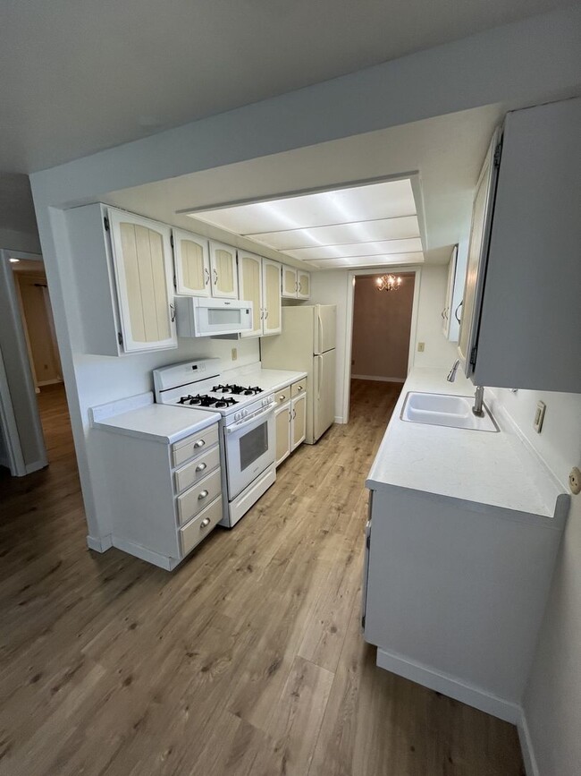 Building Photo - Beautiful Home in Mt Pleasant