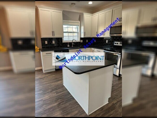 Building Photo - A beautiful 3 bed 2.5 bath home with a fen...