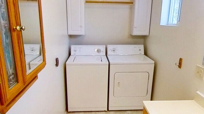 Building Photo - 4300 W Overby St