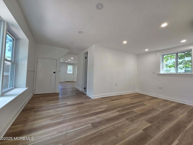 Building Photo - 42 Linton Pl