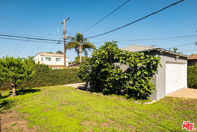Building Photo - 2468 Glencoe Ave