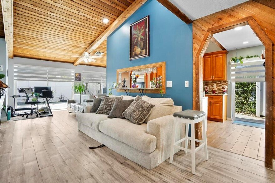 Building Photo - 8050 NW 47th Ct