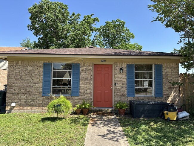 Primary Photo - 1402 Gramma Ct