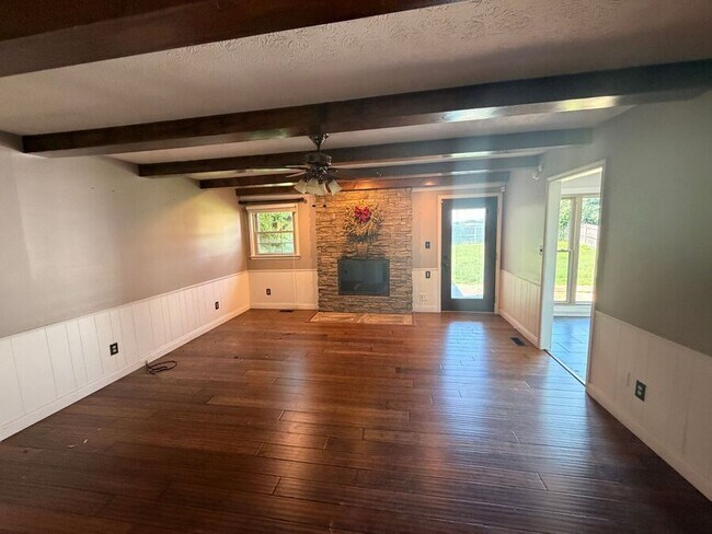 Building Photo - 416 Quail Run Rd