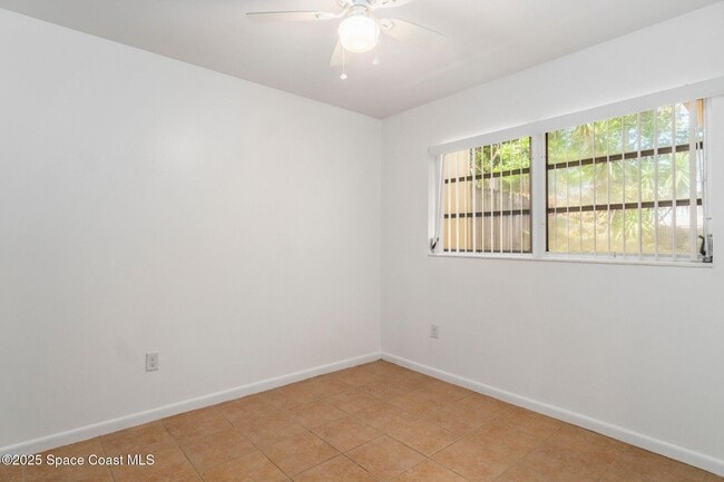 Building Photo - 212 E Towne Pl