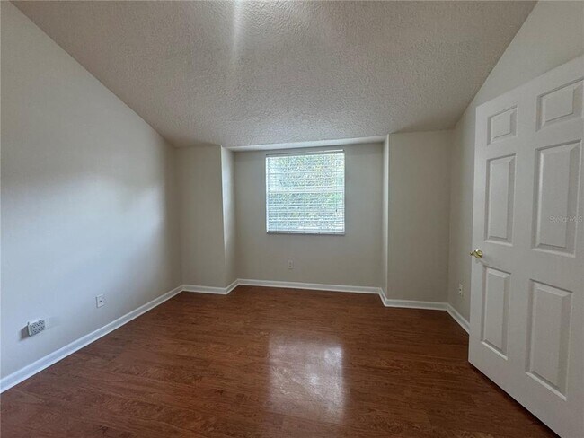 Building Photo - 964 Helmsley Ct