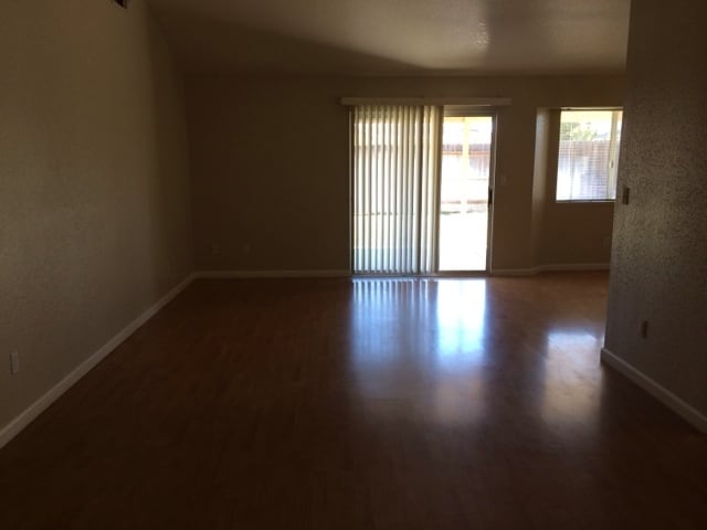 Building Photo - 384 Chestnut St