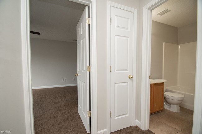 Building Photo - 3 br, 2.5 bath House - 2022 Sunset Village Dr