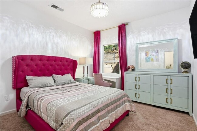 Building Photo - 341 Emporia Loop