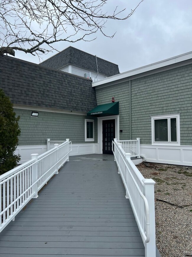 Primary Photo - Beautiful 1 bed 1 bath plus den
