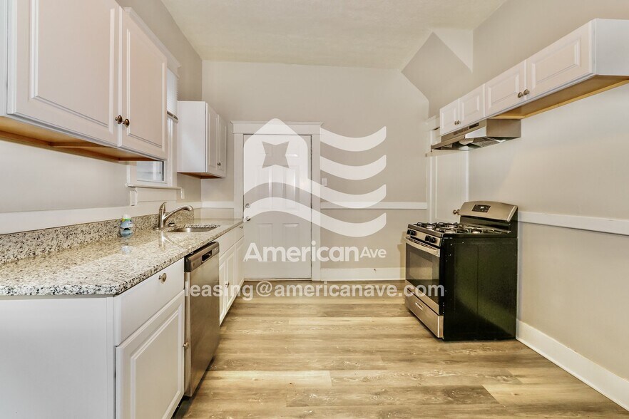 Building Photo - 2320 W Hill St