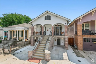 Building Photo - 623 Seguin St