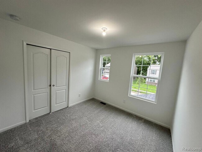 Building Photo - 9153 Dogwood Ln