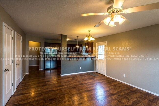 Building Photo - 1137 S Holland Dr