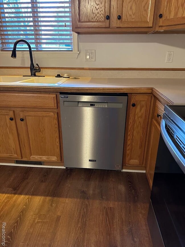 Building Photo - 6939 Alma Ct