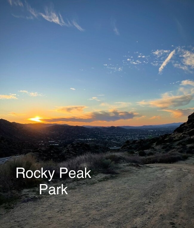 Building Photo - Nicely upgraded Townhome is East Simi