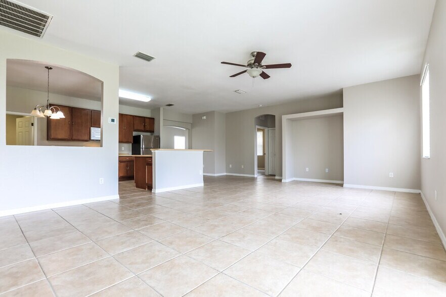 Building Photo - 15385 Lakeland Cir