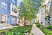 Building Photo - 127 Kandinsky Loop