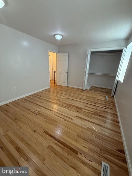 Building Photo - 28 Oak Shadows Ct