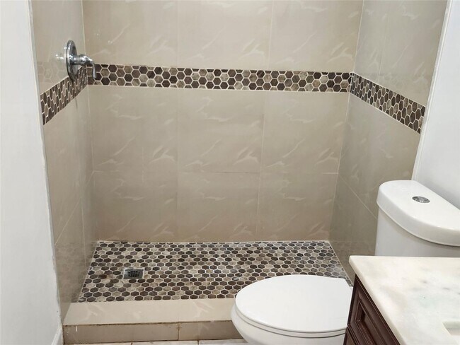 Building Photo - 2944 E Missionwood Ln