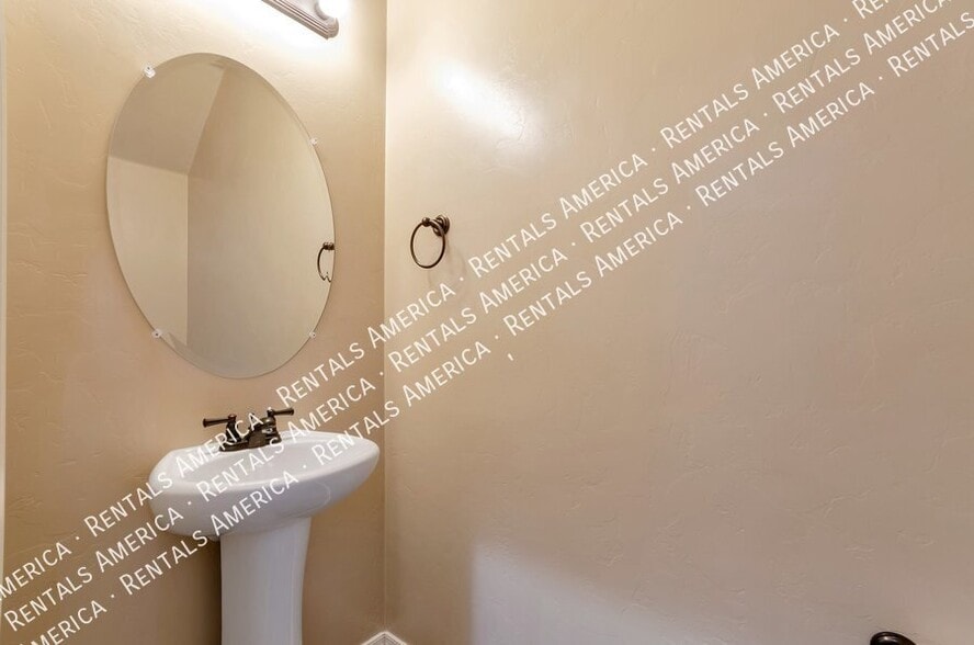 Building Photo - 3830 E 3rd St