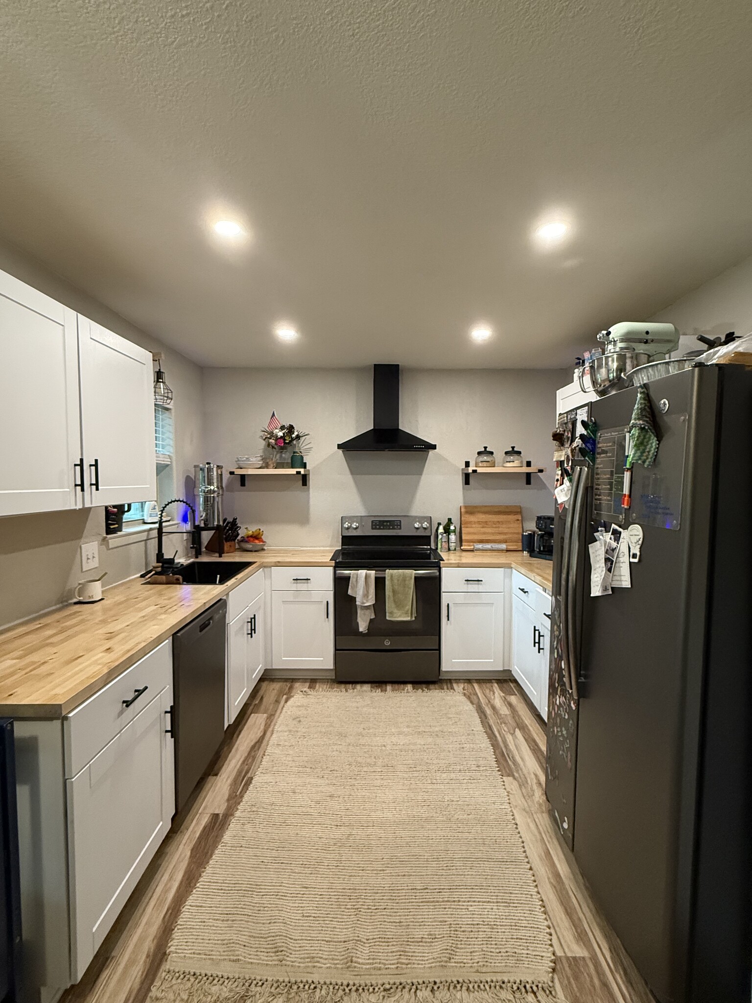 Kitchen - 7509 Jean Ann Dr