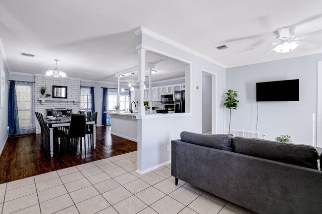 Building Photo - 10535 Breeds Hill Dr