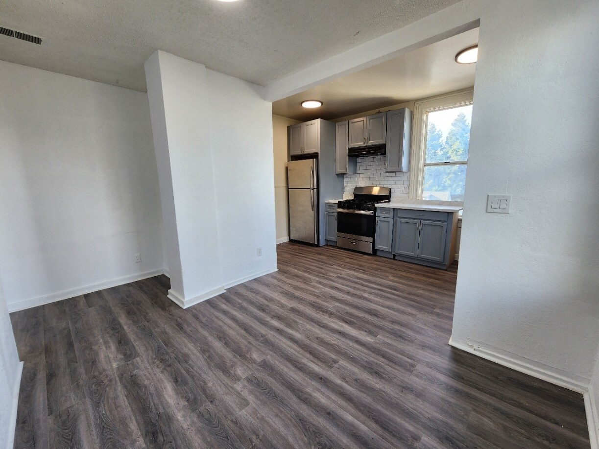 Living Room - 544 Grant St